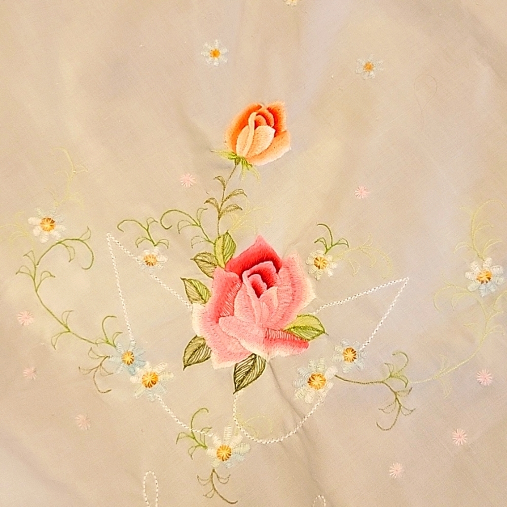 82"×62" Rectangle Gorgeous Hand Embroidered white/pink flowers Import TABLECLOTH